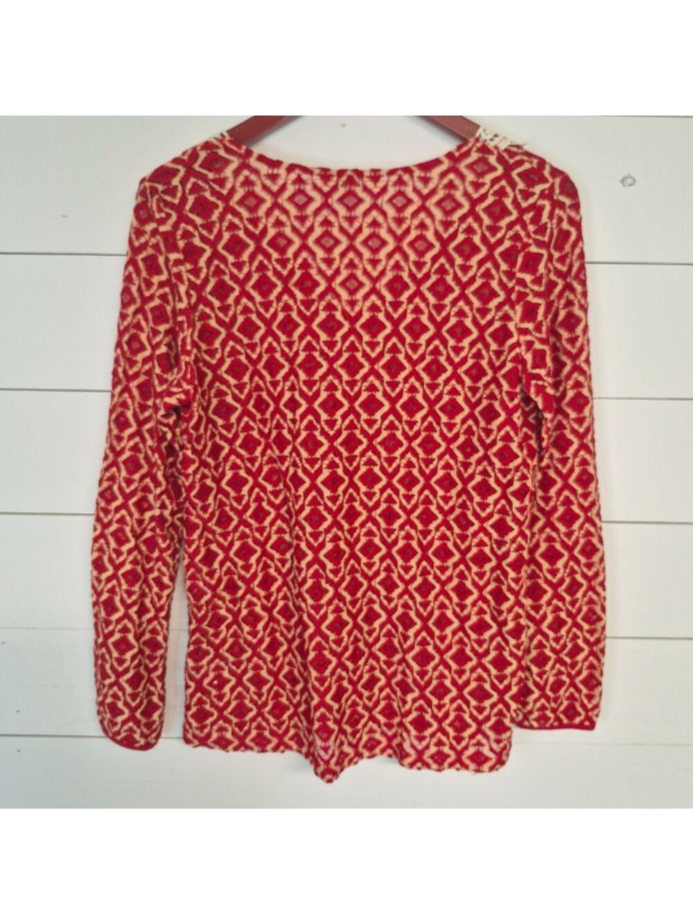 Umgee Womens M Red Geometric Lace Neck Blouse Night out/ Beach vibe/Swim coverup - Picture 5 of 5